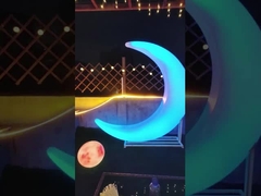 Cadeira de balanço LED em forma de lua crescente colorida para decoração de eventos de celebração de festivais