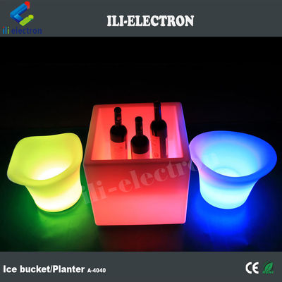Caldeira de gelo LED iluminada de plástico PE quadrado / pote de flores LED / plantação de flores