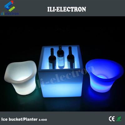Caldeira de gelo LED iluminada de plástico PE quadrado / pote de flores LED / plantação de flores