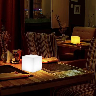 RGB Câmbio de cor LED exterior Luz de cubo Carregamento USB Controlado por controle remoto