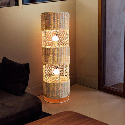 Lâmpada de chão de vime feita à mão para decoração de sala de estar