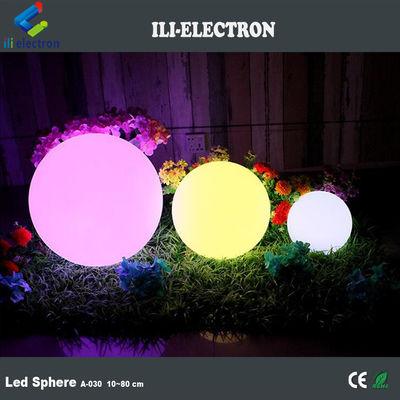 Esferas luminosas de plástico iluminadas