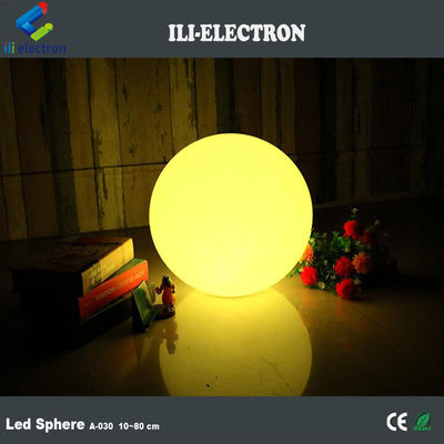 Esferas luminosas de plástico iluminadas