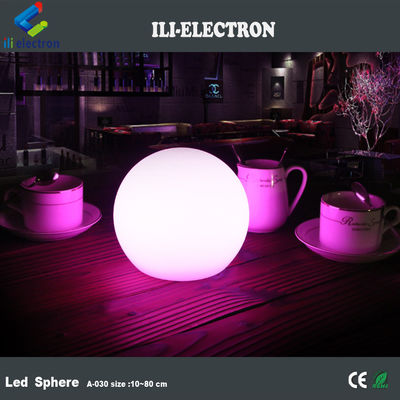 Esferas luminosas de plástico iluminadas