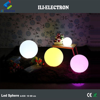 Esferas luminosas de plástico iluminadas