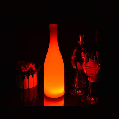 Lâmpadas de plástico iluminadas de forma de garrafa