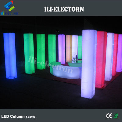 Pilares de evento iluminados para casamento e festa