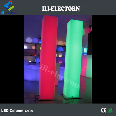 Pilares de evento iluminados para casamento e festa