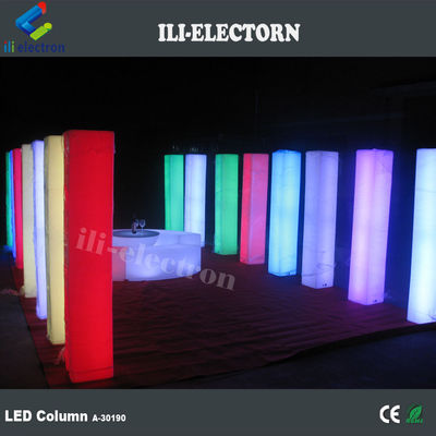 Pilares de evento iluminados para casamento e festa
