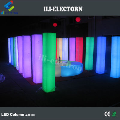 Pilares de evento iluminados para casamento e festa