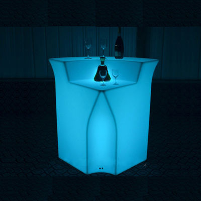mesa de bar de canto iluminada a LED