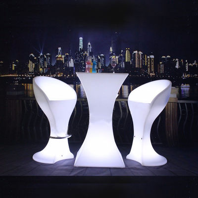 Mobiliário para eventos de cor laranja, de plástico, com mesa de cocktail para eventos