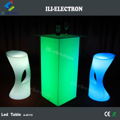 Outdoor LED Light Cocktail Table Material de plástico PE de alto cubo com controle remoto