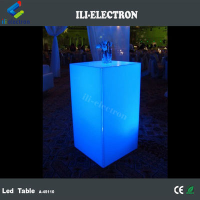 Outdoor LED Light Cocktail Table Material de plástico PE de alto cubo com controle remoto