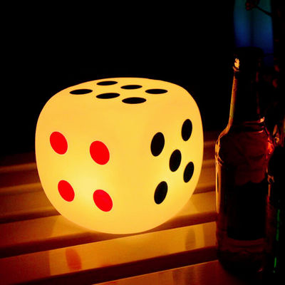 Iluminado exterior LED Cubo de luz estilo dados 15cm 20cm 30cm IP65 impermeável para eventos ao ar livre