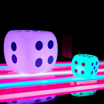 Iluminado exterior LED Cubo de luz estilo dados 15cm 20cm 30cm IP65 impermeável para eventos ao ar livre