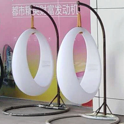 Instalação de entretenimento Balanços LED com estrutura suspensa