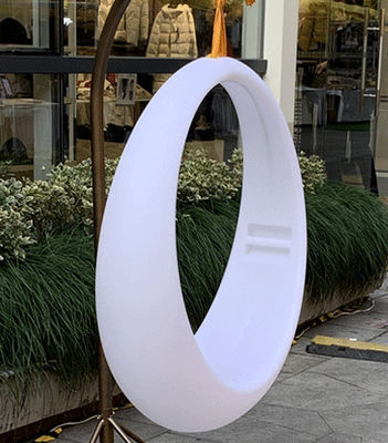 Instalação de entretenimento Balanços LED com estrutura suspensa