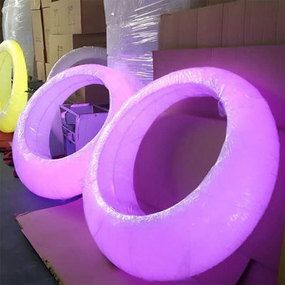 Instalação de entretenimento Balanços LED com estrutura suspensa