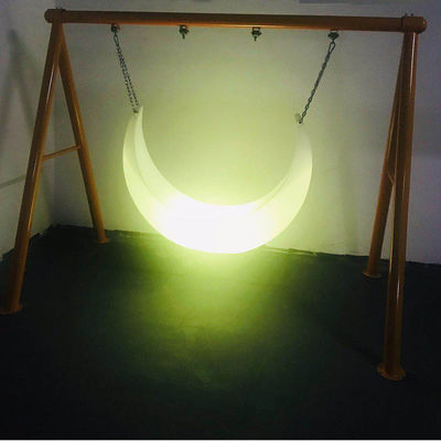 Instalações de lazer Balanços de plástico Cadeira de lua LED 16 Cores mudando