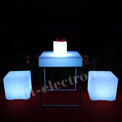 Área exterior à prova d'água luz LED mesa de cocktail forma quadrada recarregável com suporte de metal