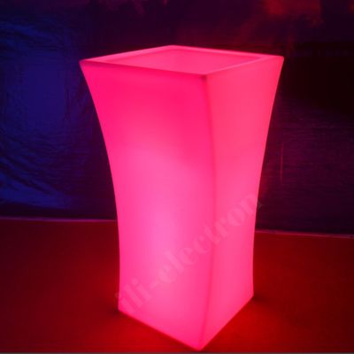Iluminação de uma panela de flores recarregável para um hotel em casa