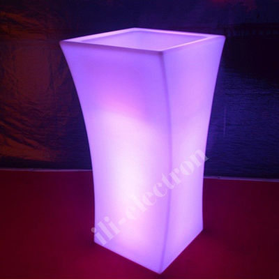 Iluminação de uma panela de flores recarregável para um hotel em casa