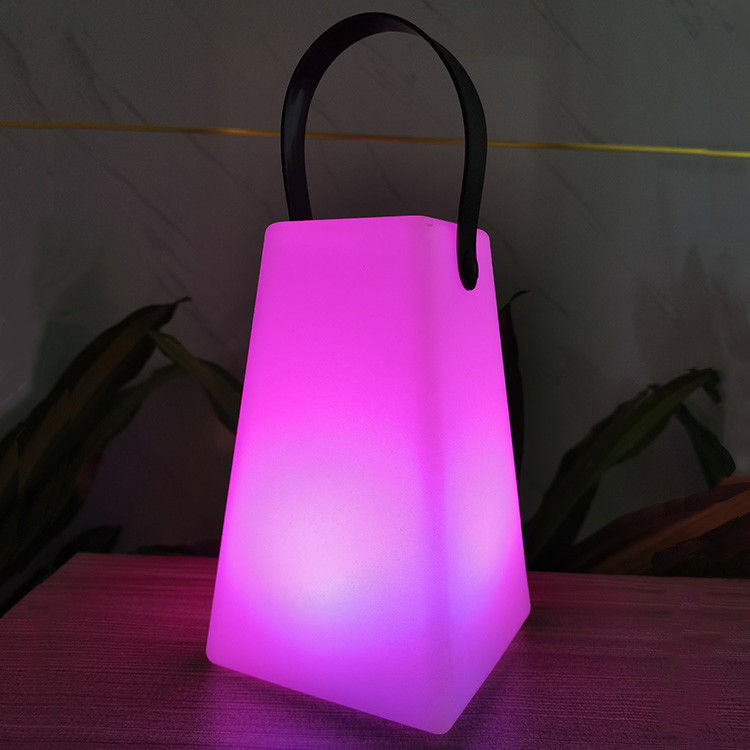 Lâmpada LED portátil recarregável Controle sem fio Colorido para acampar