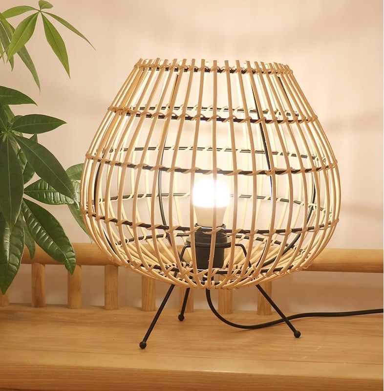 Lâmpada de mesa de bambu de rotão de cor natural para o quarto