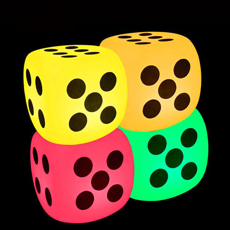 Iluminado exterior LED Cubo de luz estilo dados 15cm 20cm 30cm IP65 impermeável para eventos ao ar livre